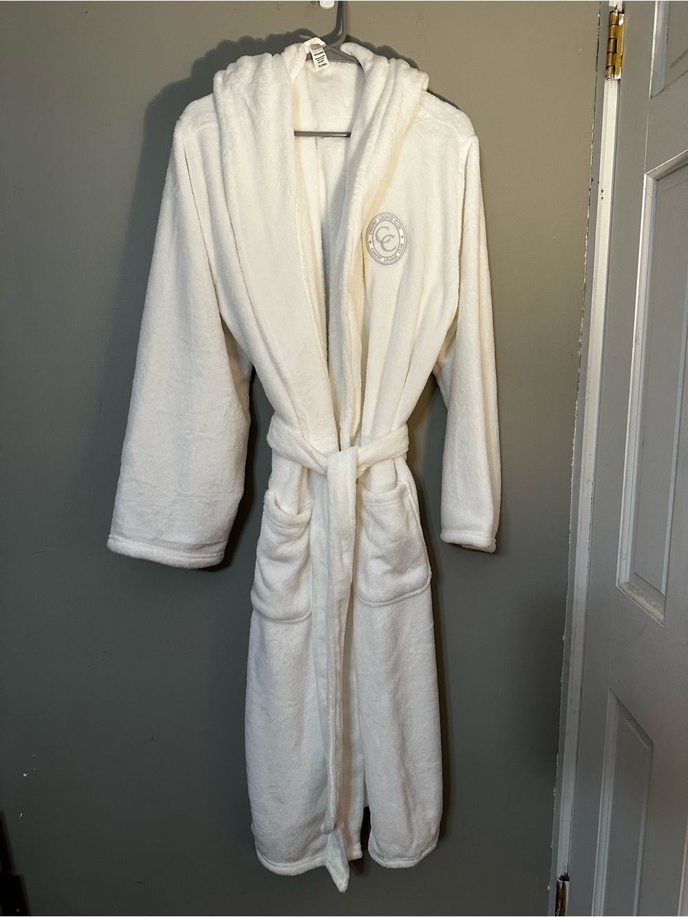 Comfrt do not disturb daydream plush robe.